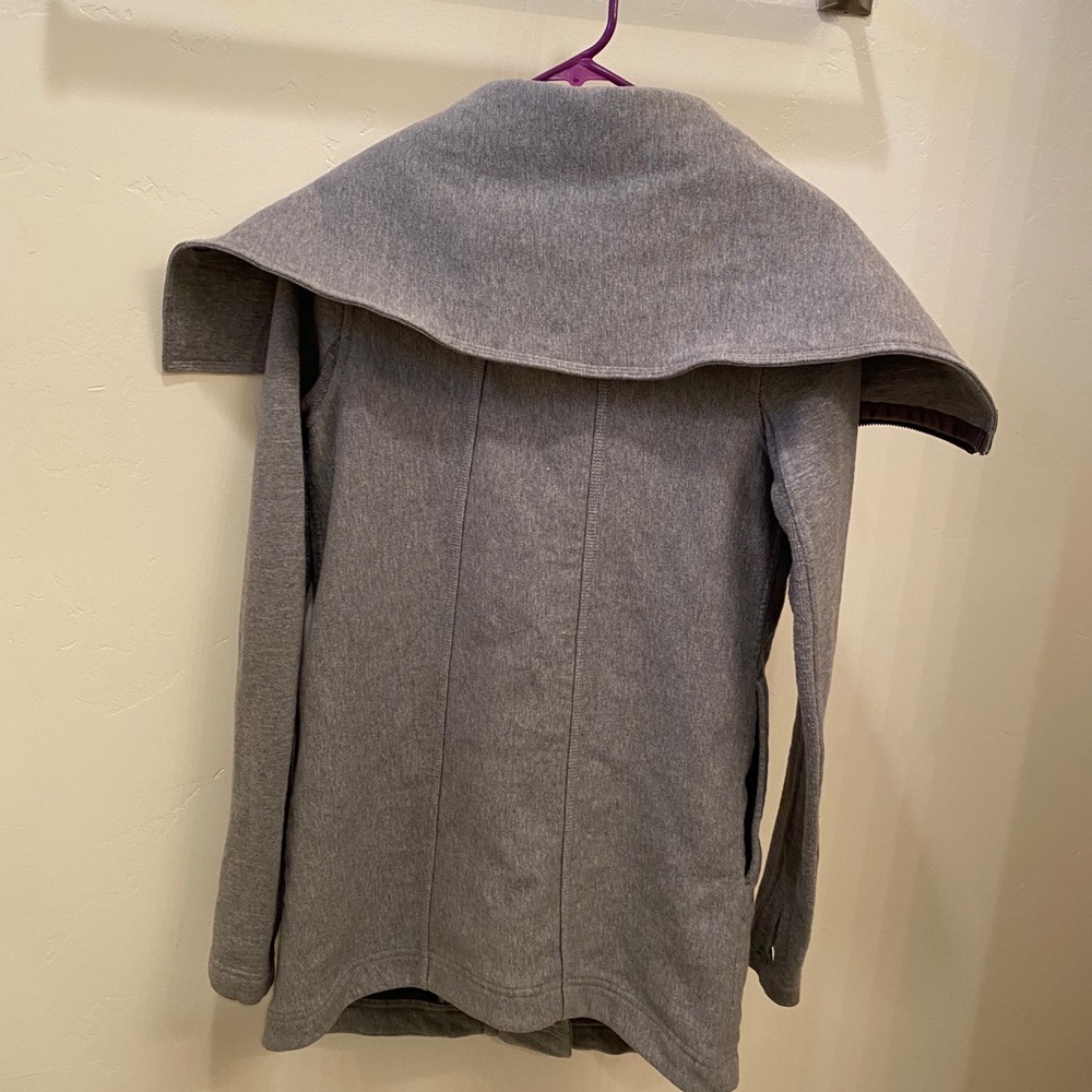 Asymmetrical Lululemon coat - Picture 3 of 7
